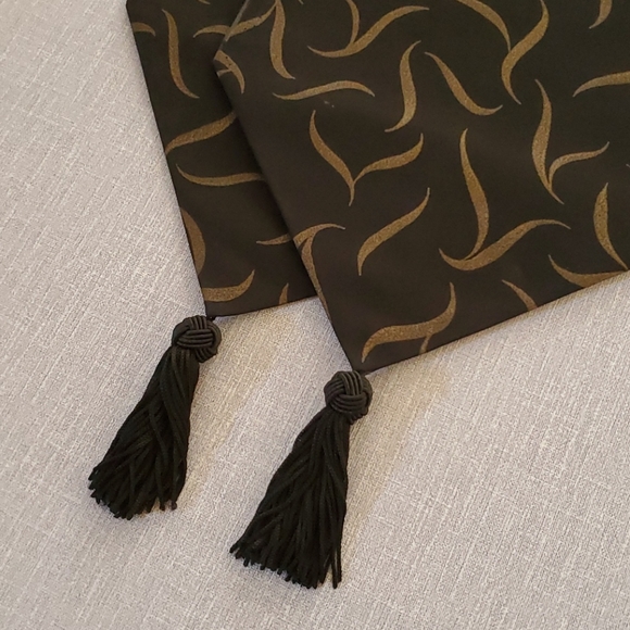 Table Runner 76" x 9.5" - Picture 5 of 6